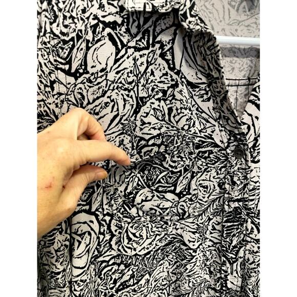 Rock & Republic Women's Rose Print Button Up Shirt Black Print Size Small - Picture 6 of 8